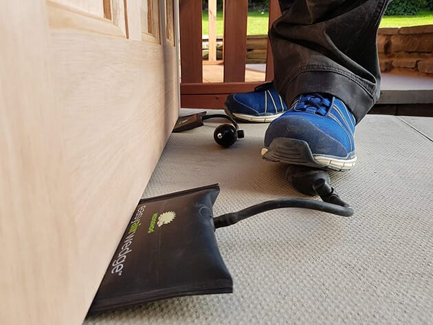 EAW120-01_Rel easyairwedge3.jpg